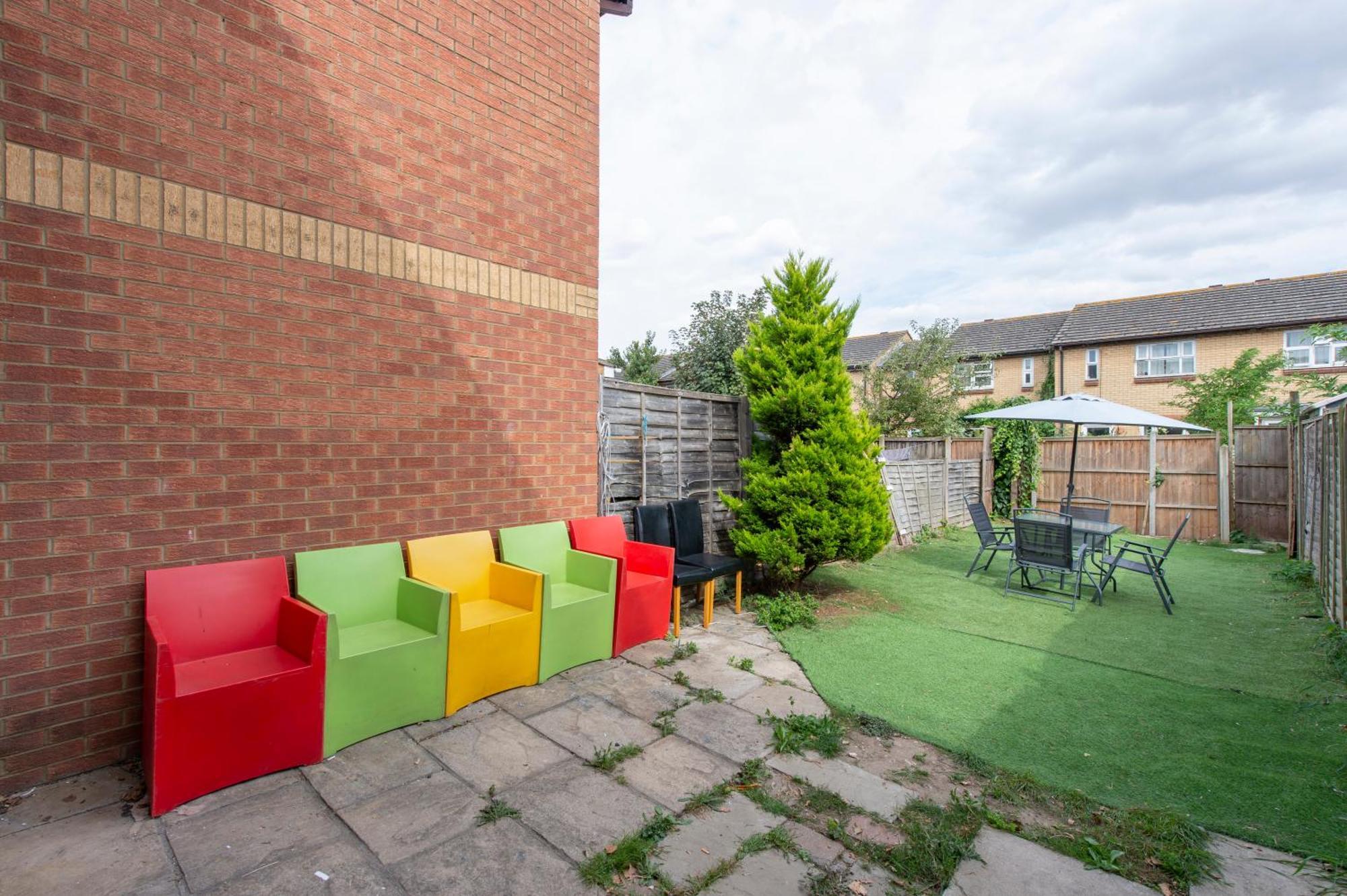 Stylish 2 Bed House Near O2 Arena, Excel & Airport * Londra