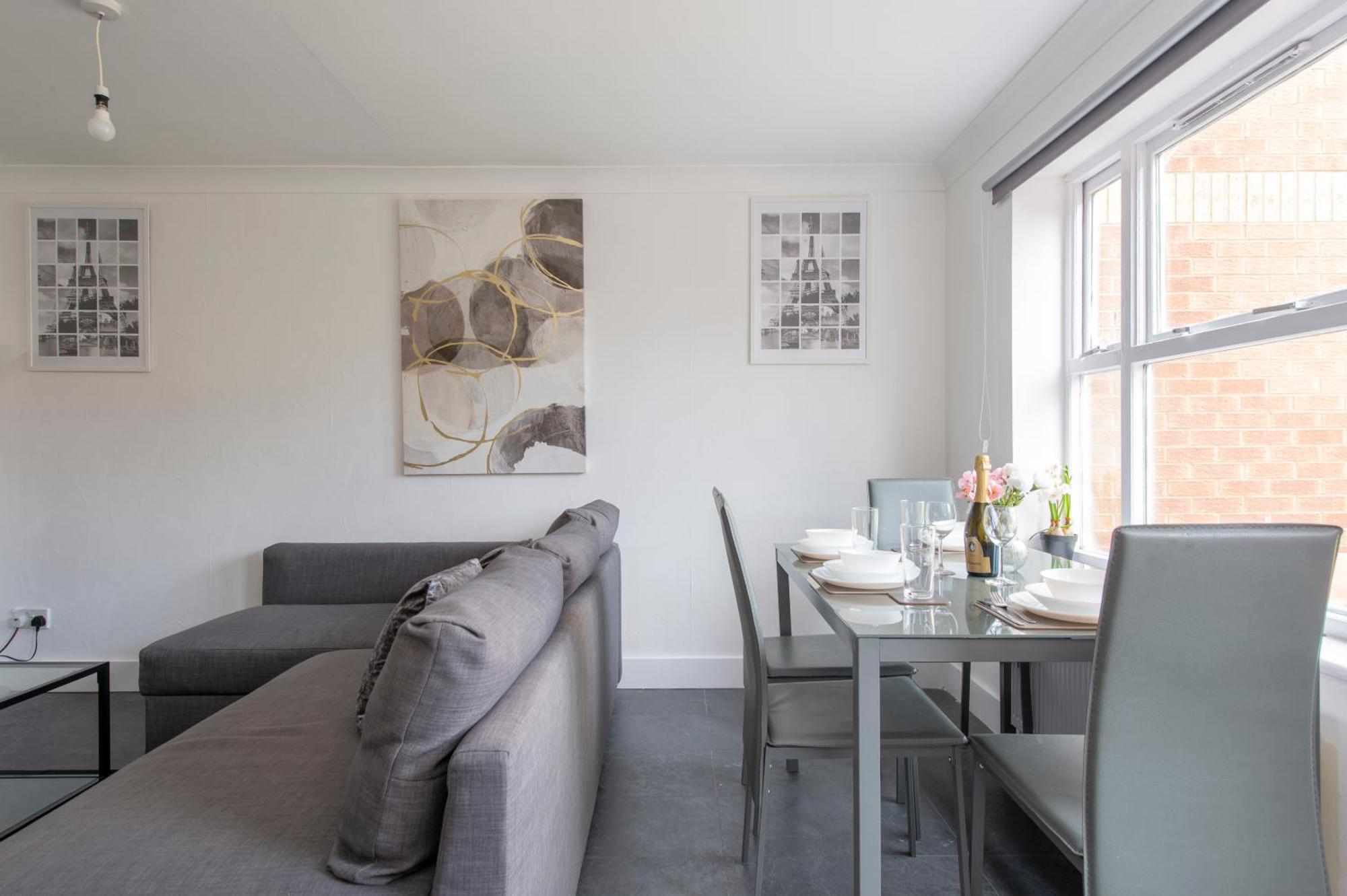 Stylish 2 Bed House Near O2 Arena, Excel & Airport * Londra